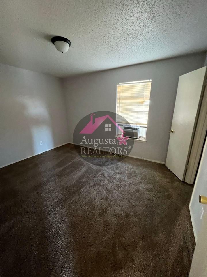 Willow Park Apartments - Photo 7 of 8