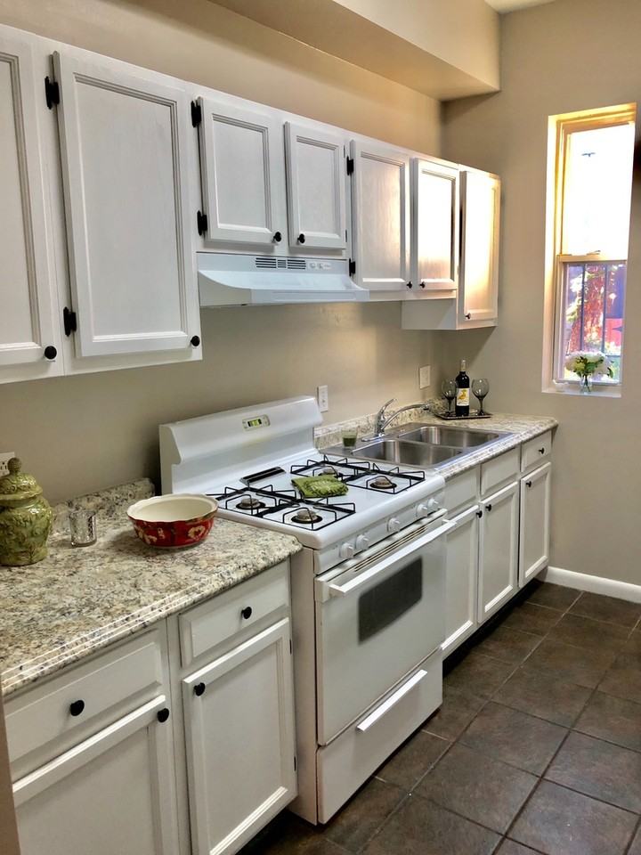 1203 I Street Northeast - Photo 3 of 8