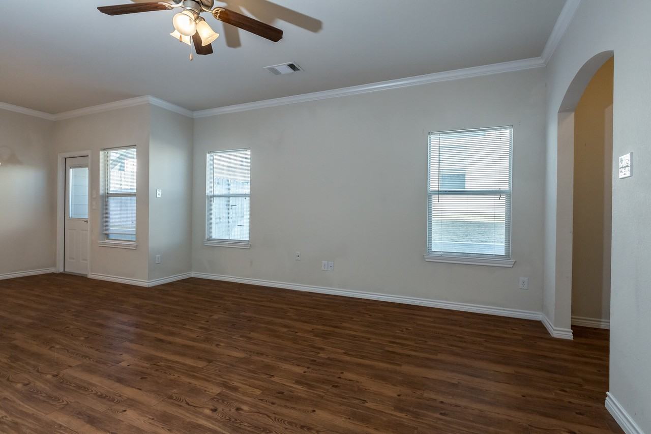 1031 Newcastle Dr - Photo 3 of 17