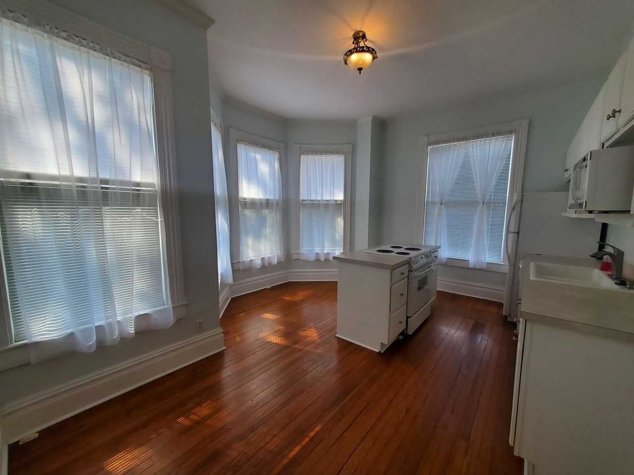 2402 Lincoln Street - Photo 7 of 19