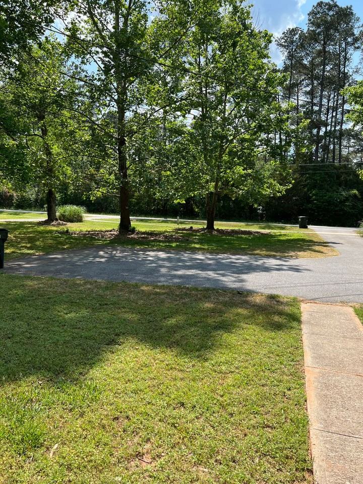 627 Whit Davis Rd - Photo 2 of 15