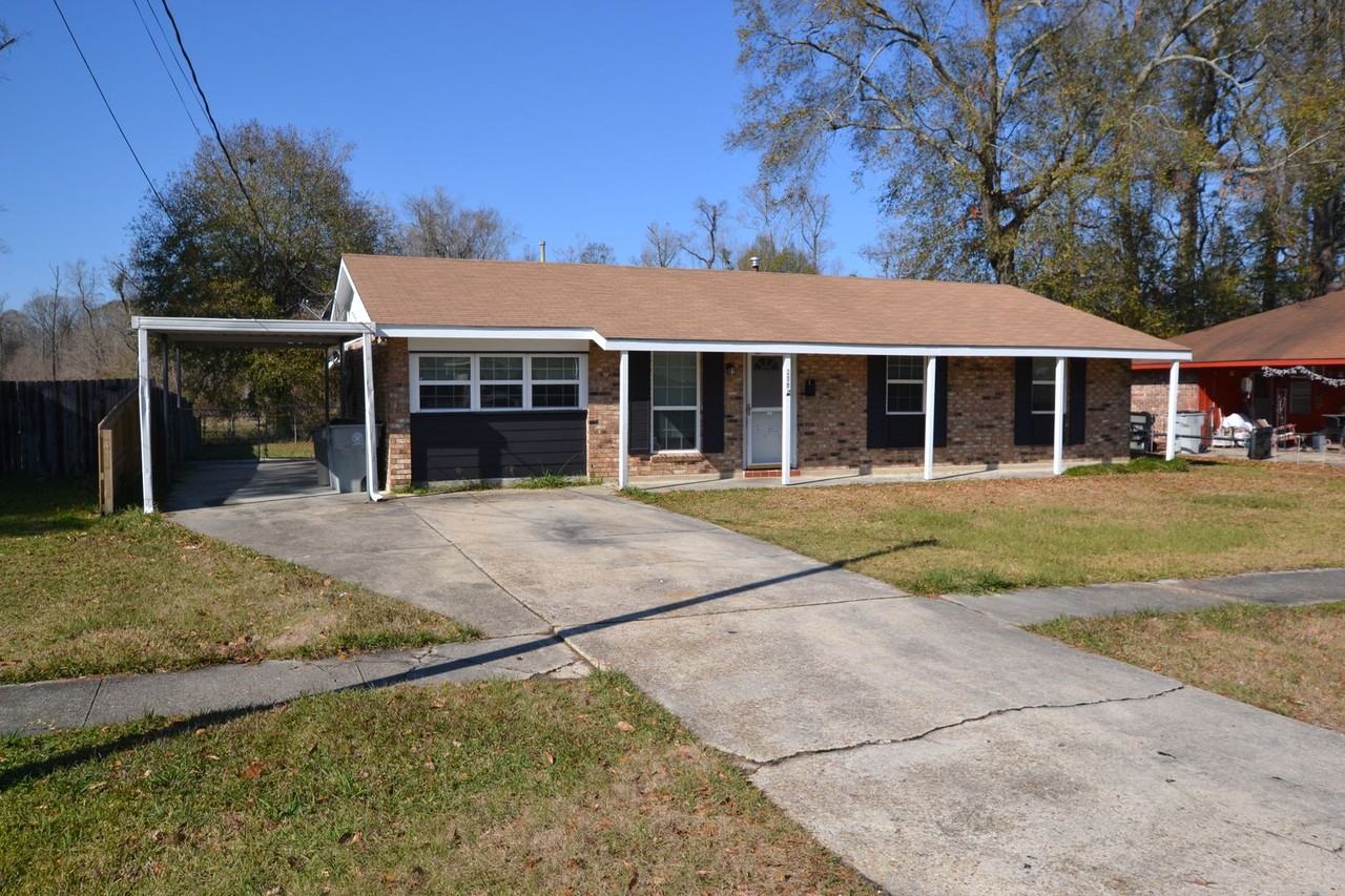 209 Cypress Dr - Photo 2 of 28