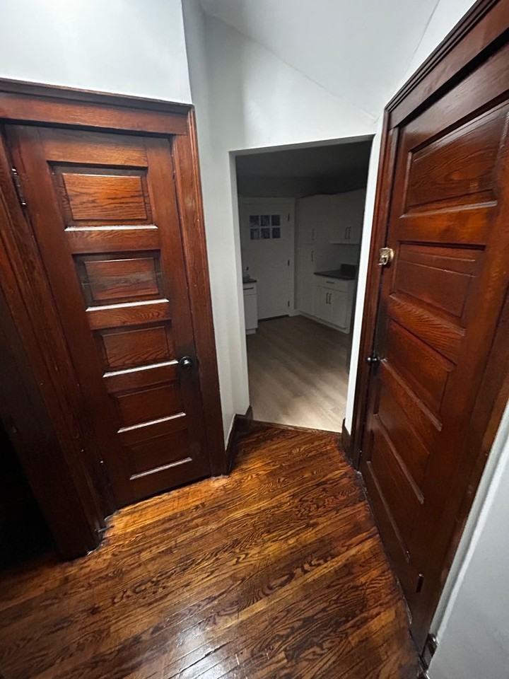 2605 Benninghofen Ave - Photo 4 of 22