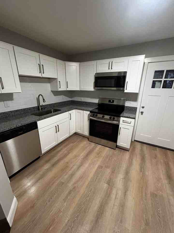 2605 Benninghofen Ave - Photo 5 of 22