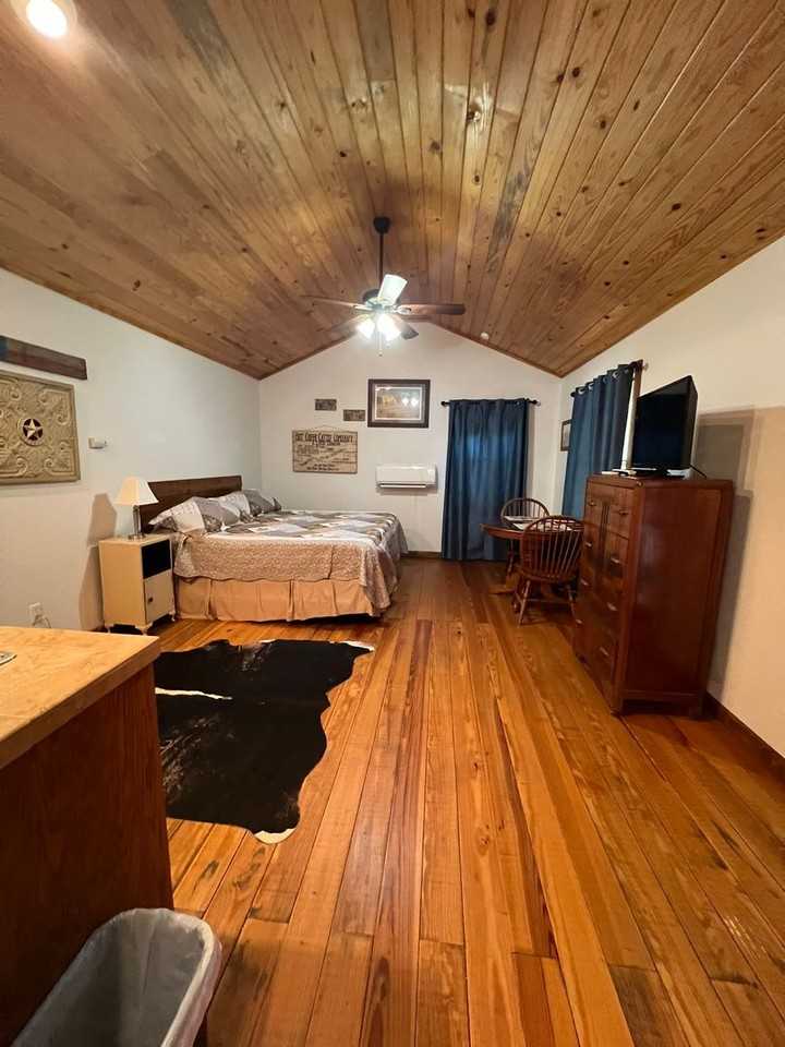 961 Buttercup Ln - Photo 3 of 9