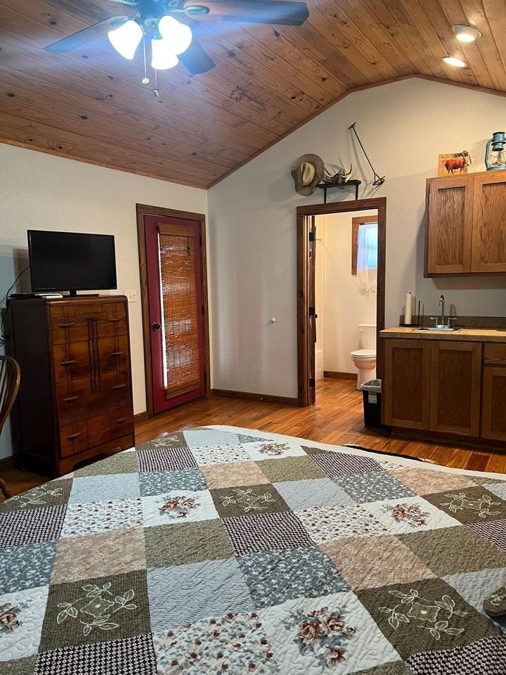 961 Buttercup Ln - Photo 4 of 9