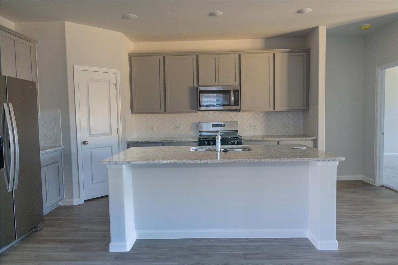 56 Valiant Ridge Trl - Photo 7 of 26