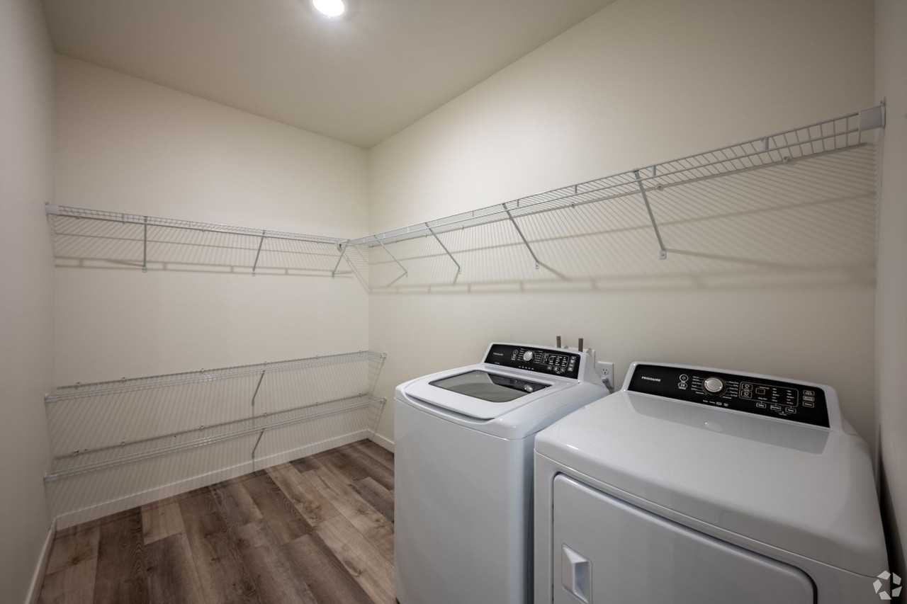 763 Parent Street - Photo 7 of 33