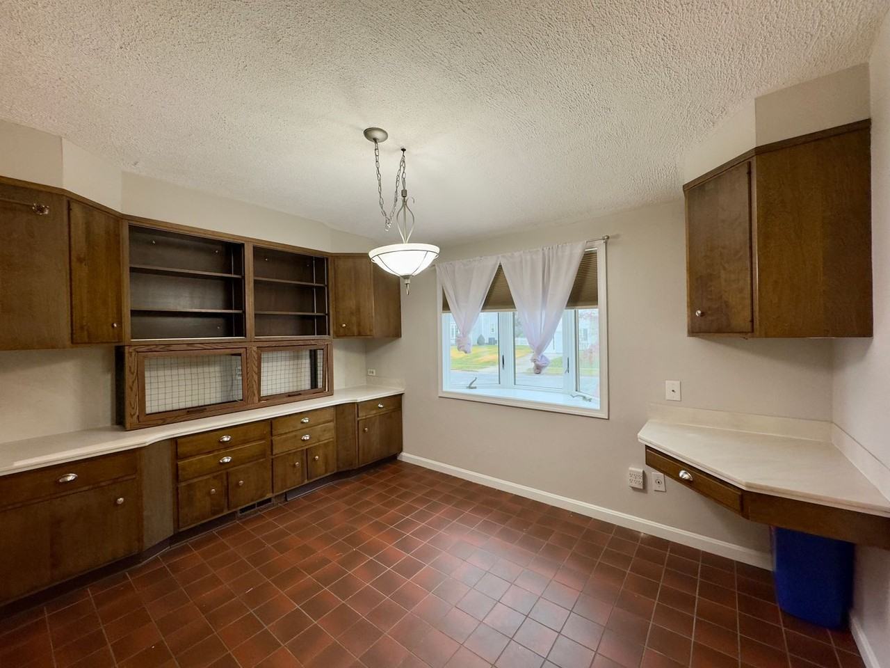 1321 Warwick Dr - Photo 7 of 26