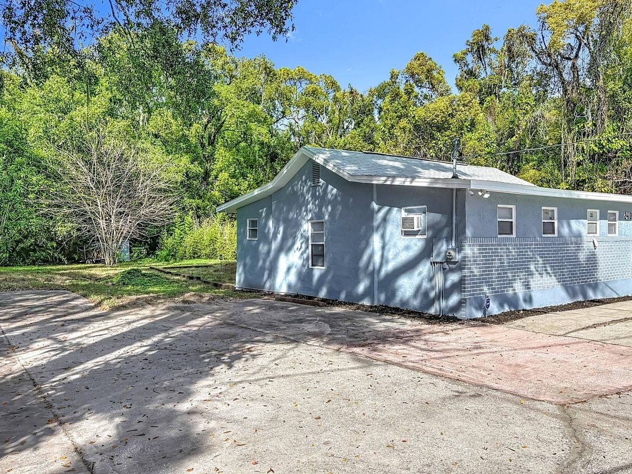 2410 Southwest Rd - Photo 3 of 32