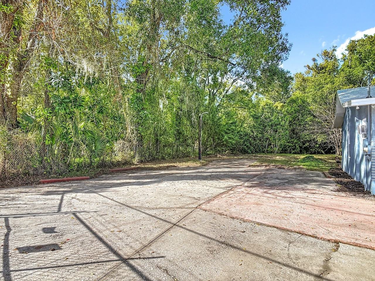 2410 Southwest Rd - Photo 4 of 32