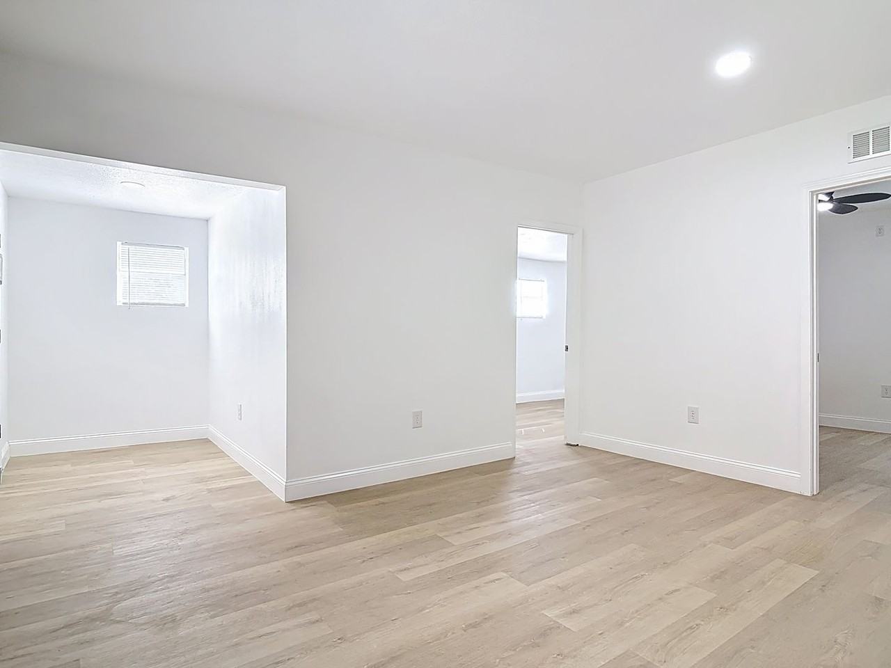 2410 Southwest Rd - Photo 7 of 32