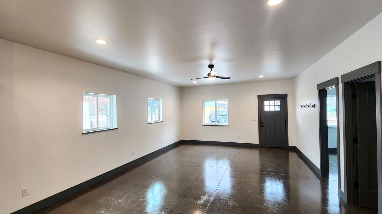 521 Montana Ave - Photo 7 of 39