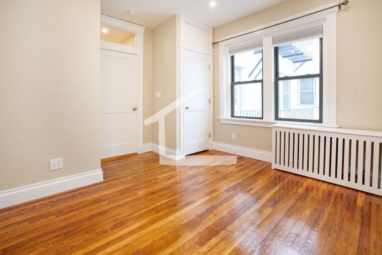 1113 Boylston St - Photo 3 of 7