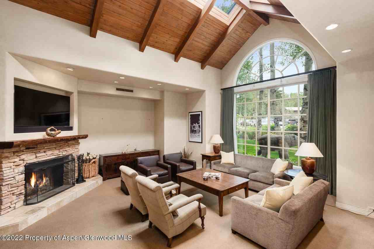 504 N 8th St - Photo 4 of 35