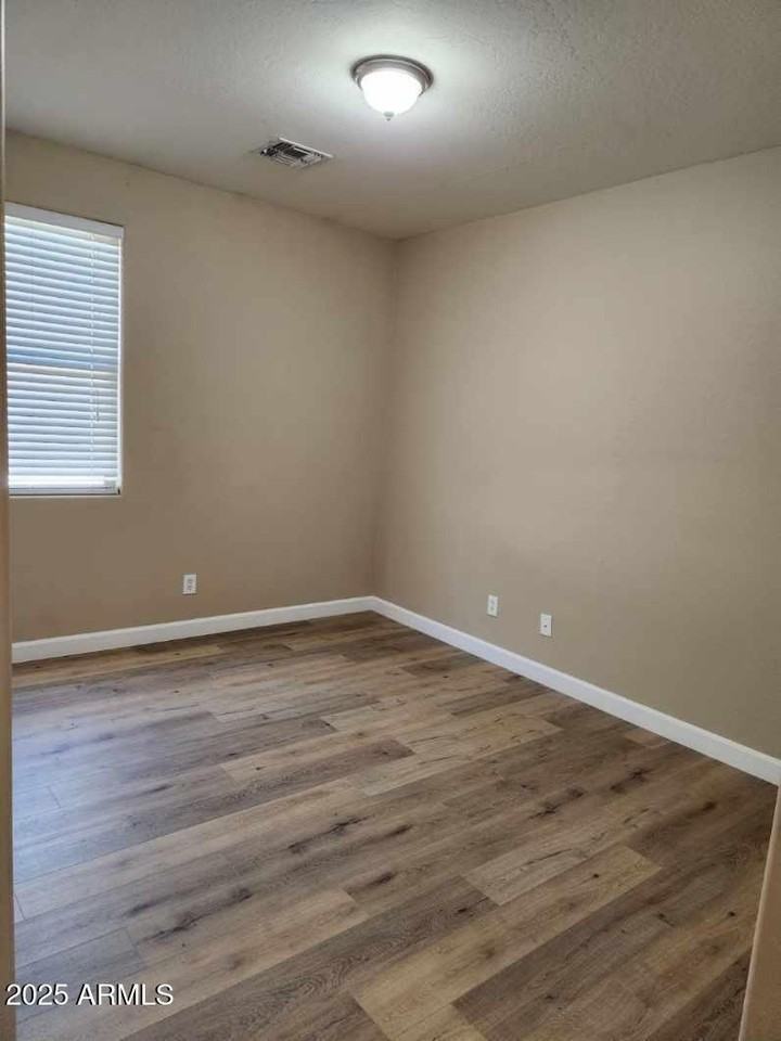 15245 West Jackson Street - Photo 4 of 13