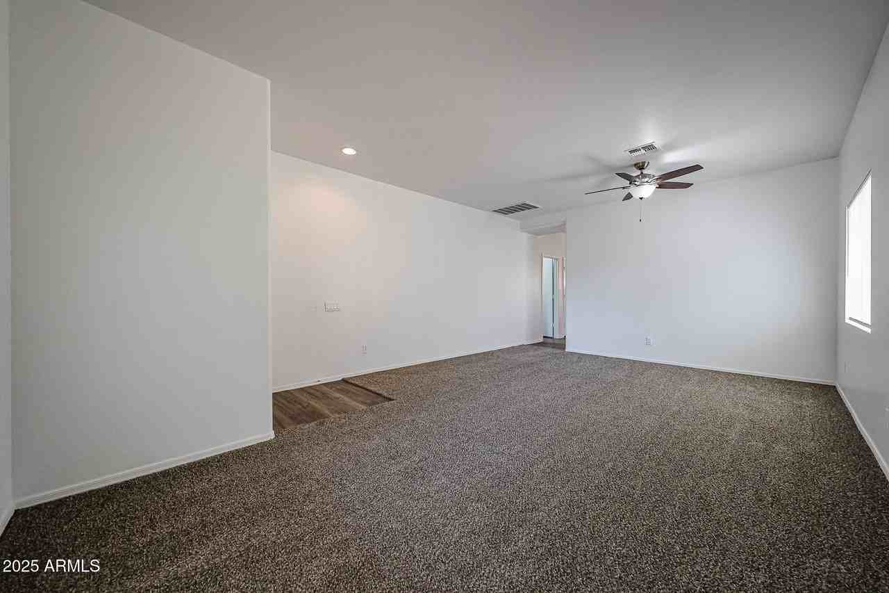 5318 W Shumway Farm Rd - Photo 5 of 39