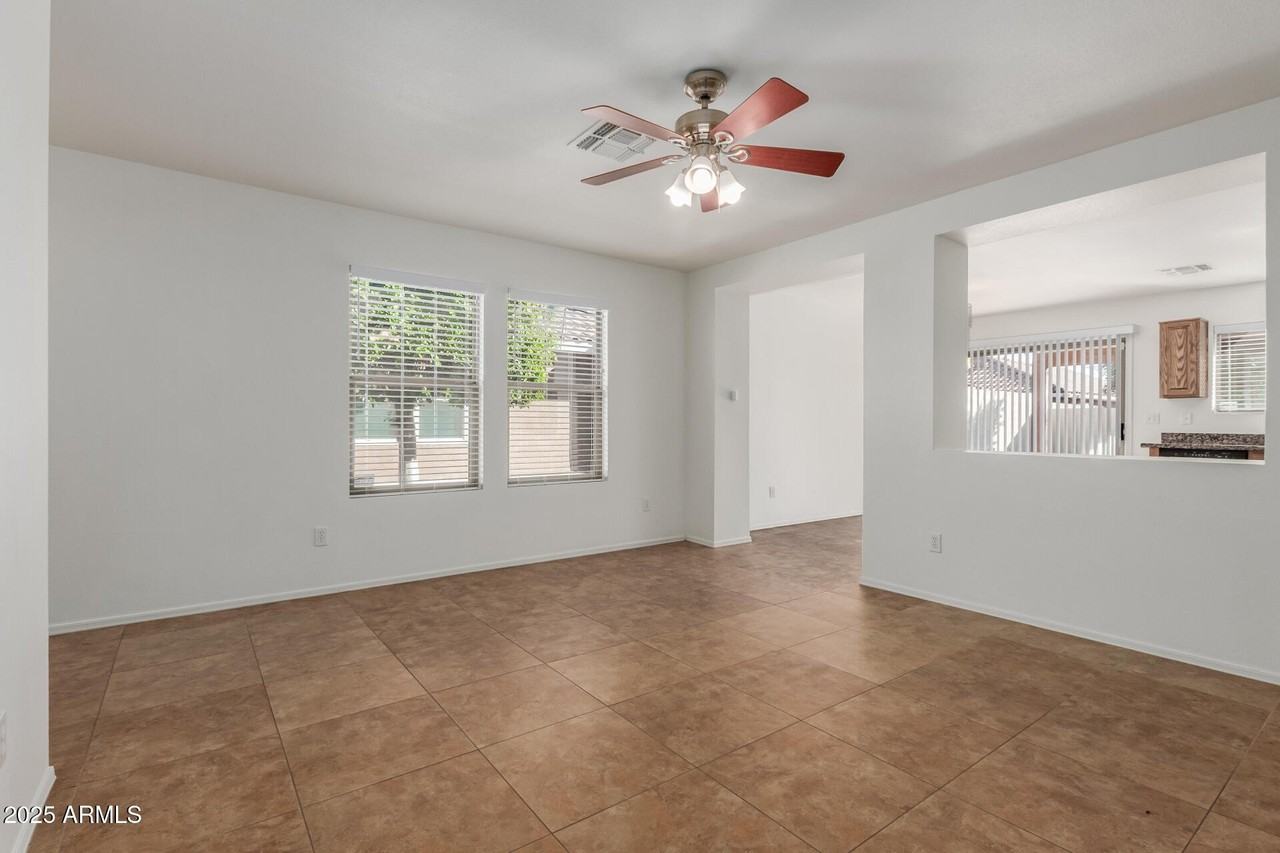 10537 West Donald Drive - Photo 7 of 28