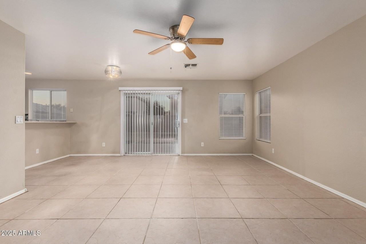 12026 W Aster Dr - Photo 4 of 27