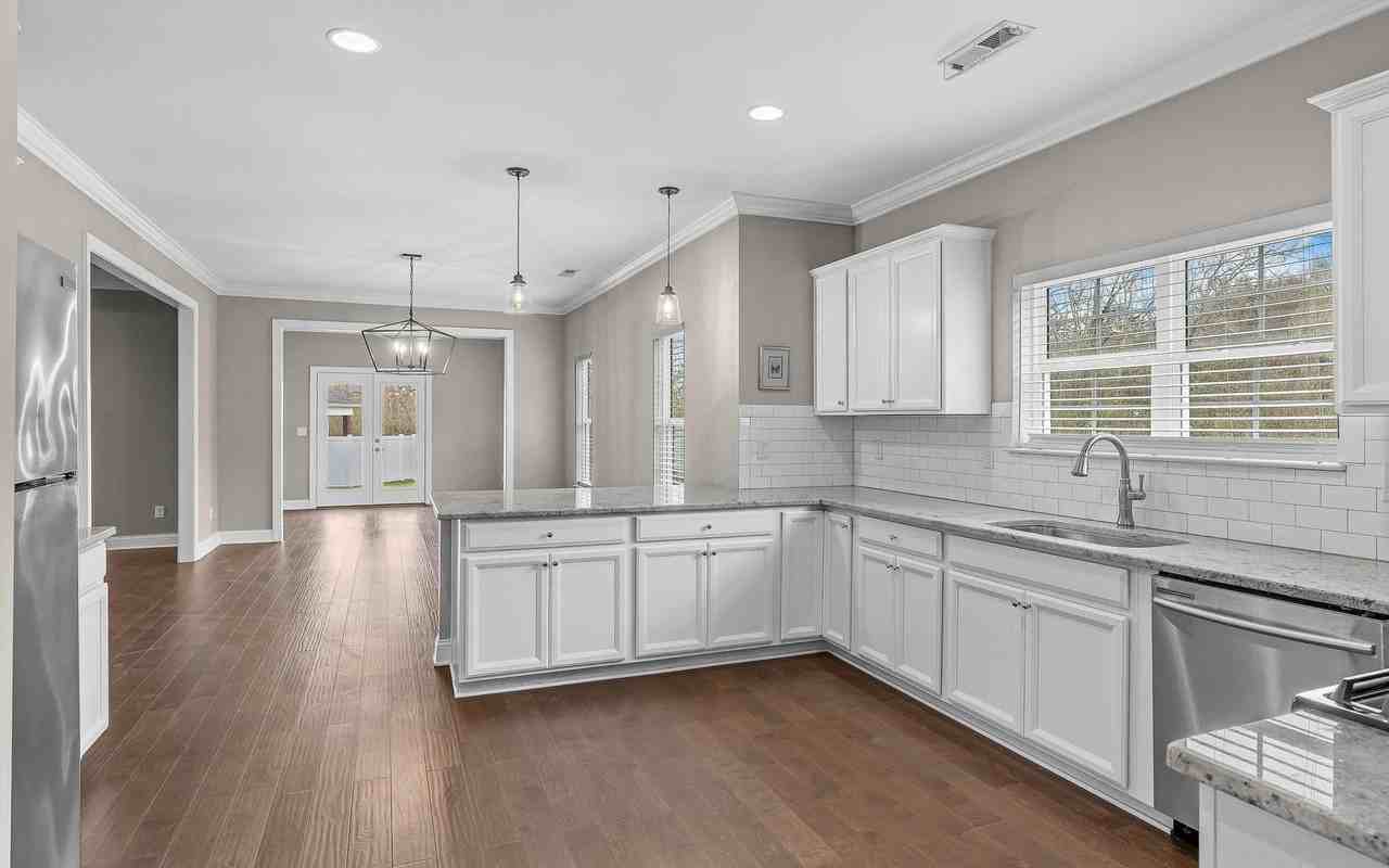 875 Wellstone Dr - Photo 4 of 35