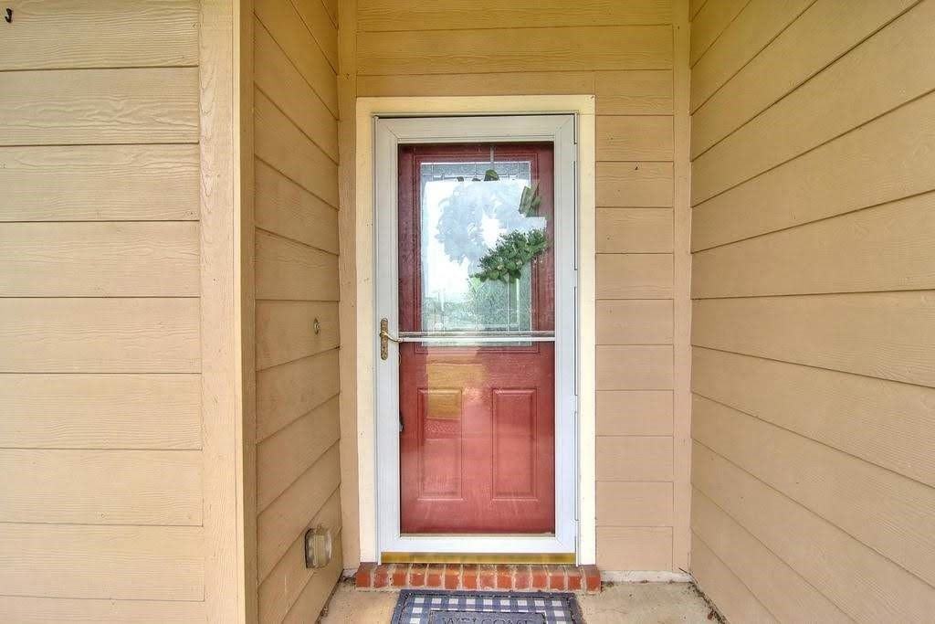 7538 Angelwing Drive - Photo 2 of 40