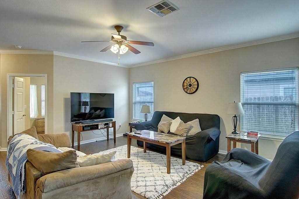 7538 Angelwing Drive - Photo 7 of 40