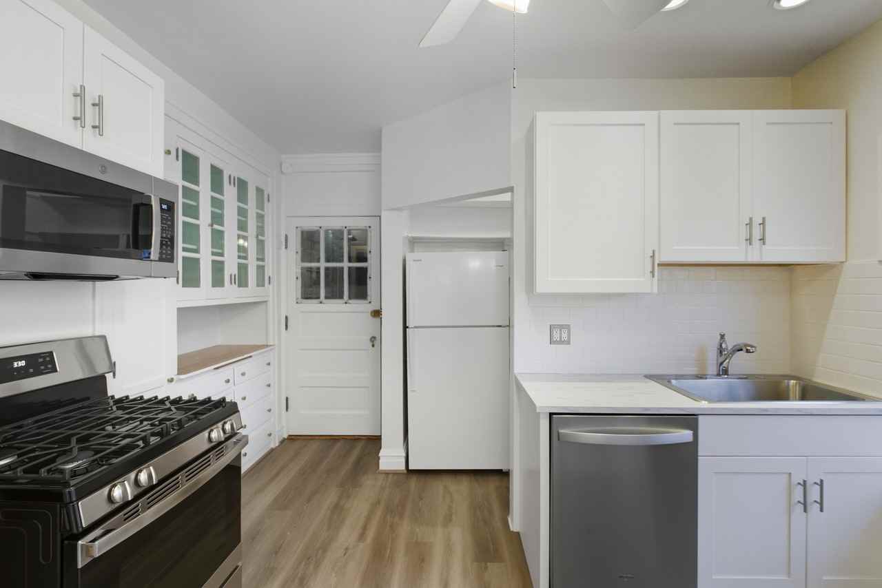 1507 Dobson St #3 - Photo 5 of 15