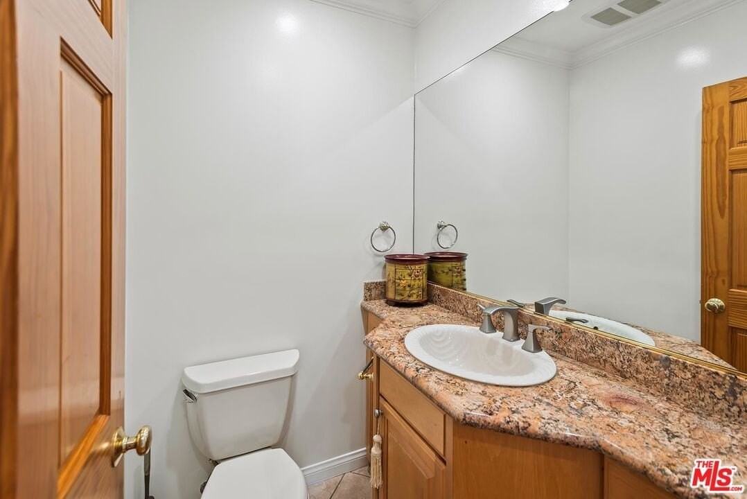 10497 Kinnard Avenue - Photo 5 of 19