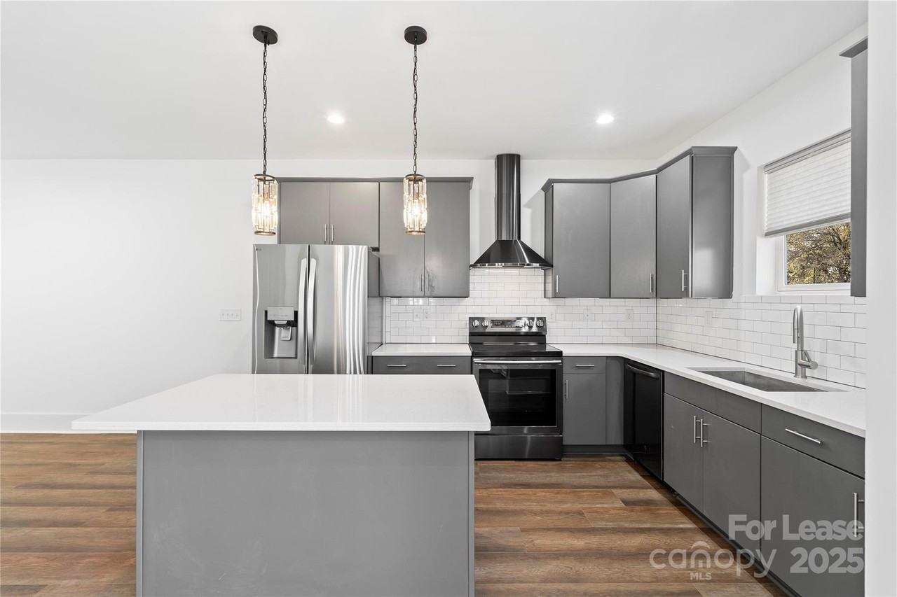 1712 Pegram Street - Photo 5 of 36