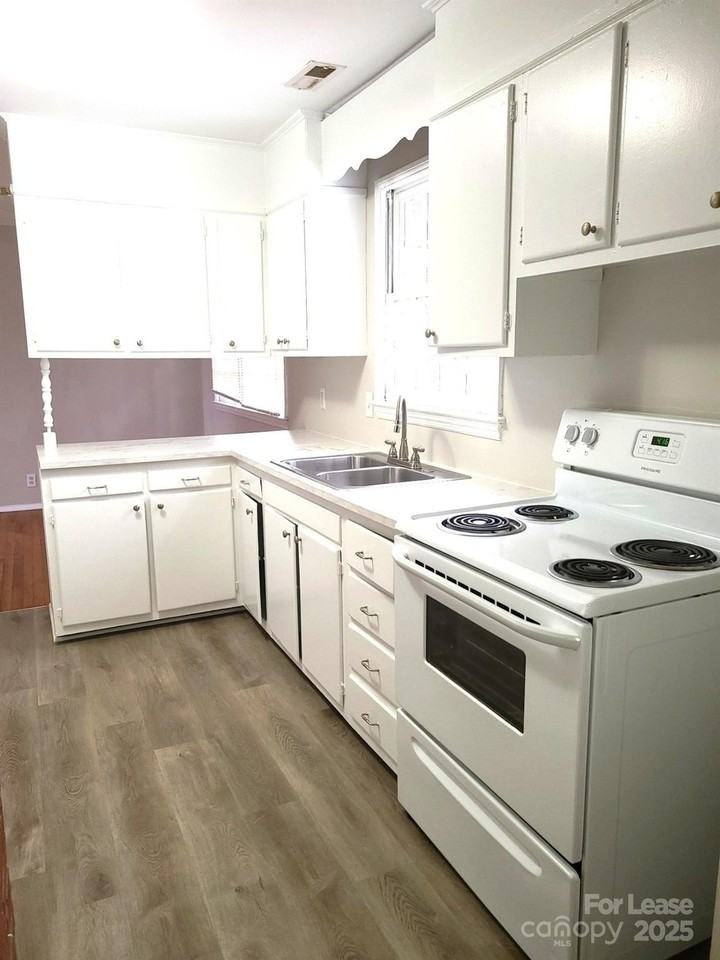 5100 Baker Dr - Photo 2 of 11