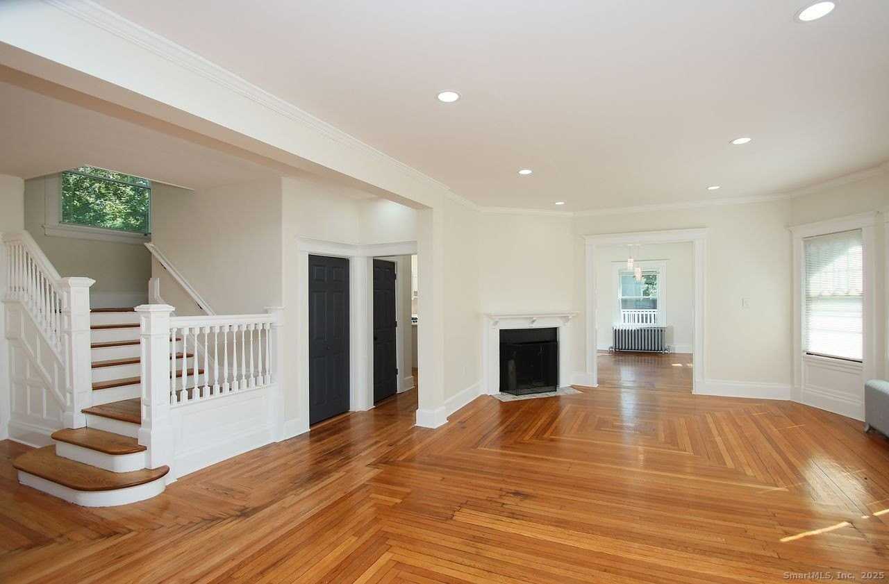 62 Whitney St - Photo 3 of 12