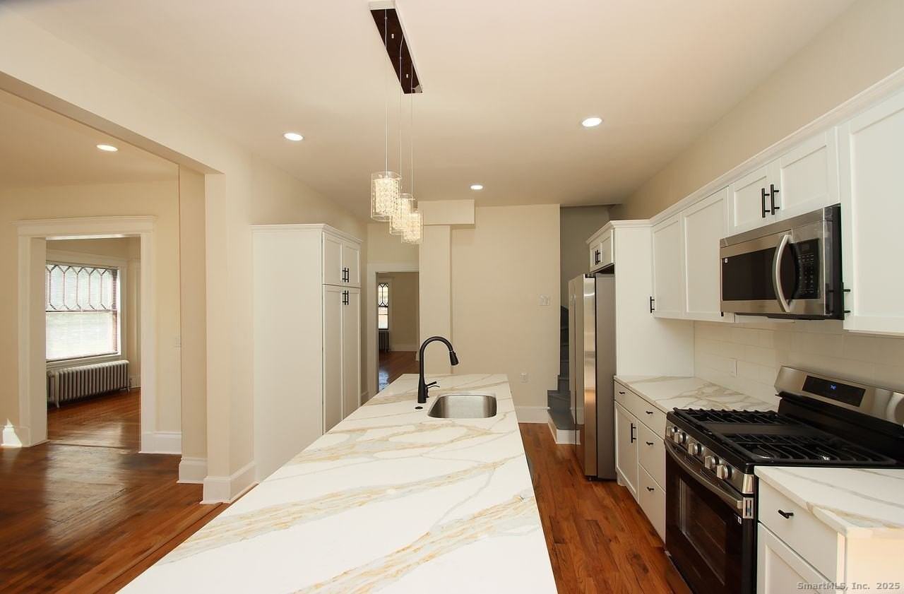 62 Whitney St - Photo 4 of 12