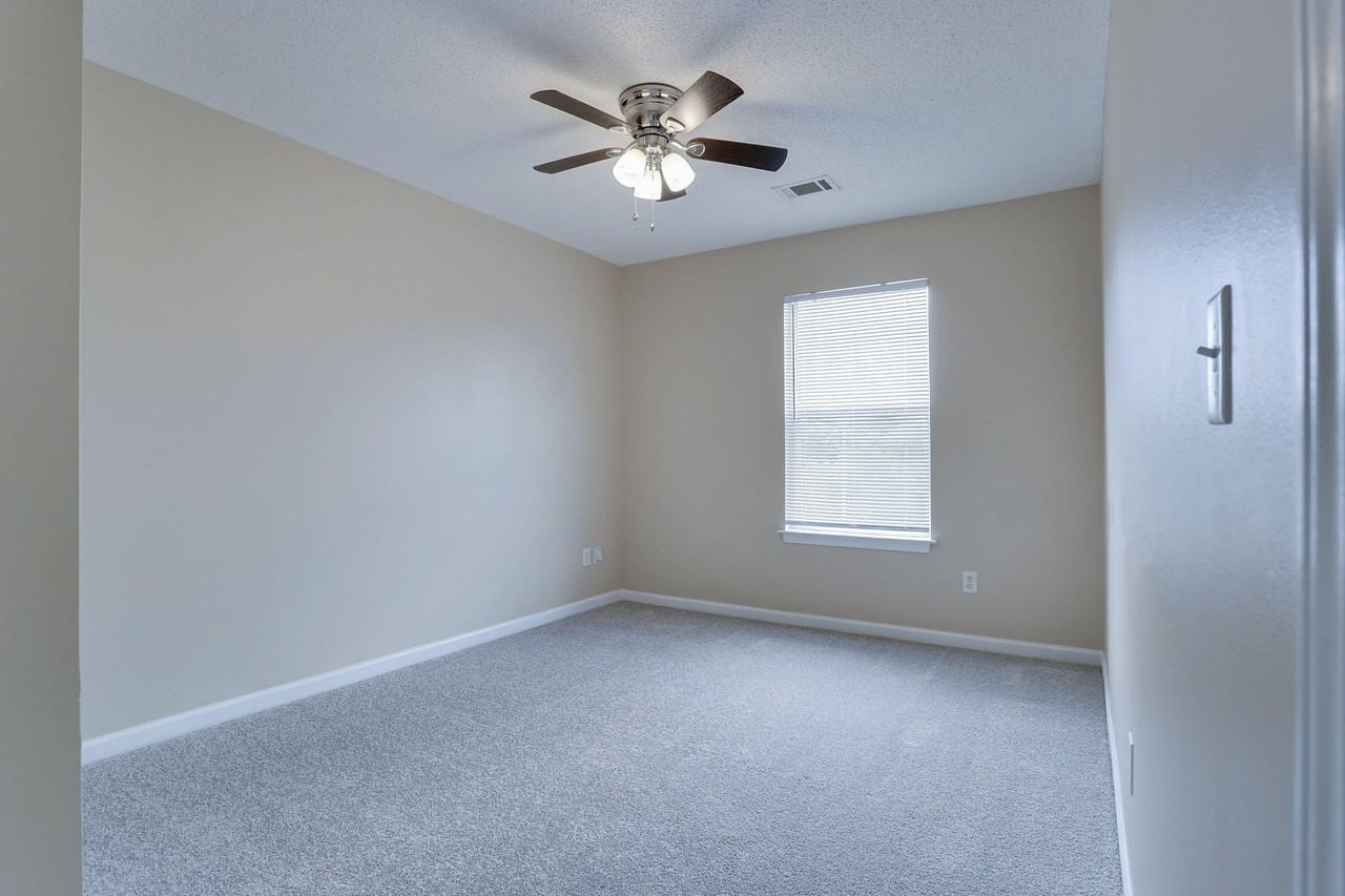 103 Mcnair Dr - Photo 4 of 42