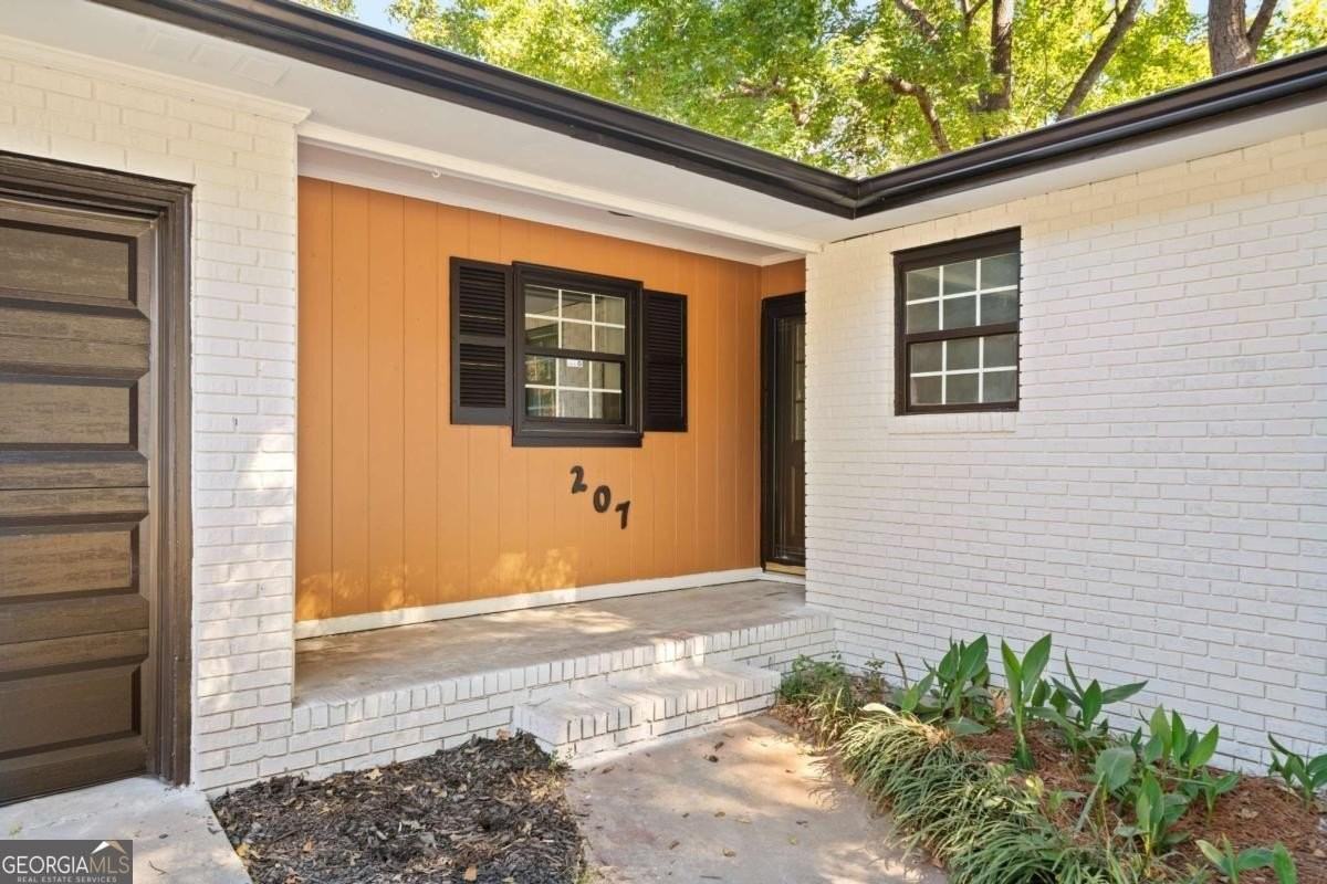 207 Tanglewood Dr - Photo 2 of 24