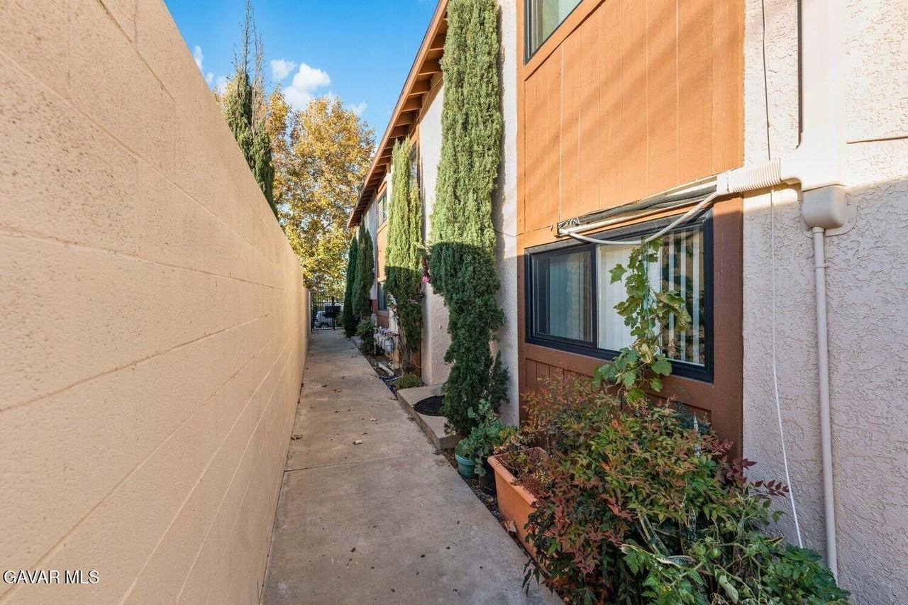 324 E Avenue Q7 #C - Photo 2 of 27