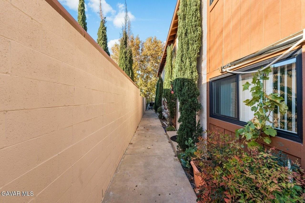 324 E Avenue Q7 #C - Photo 3 of 27