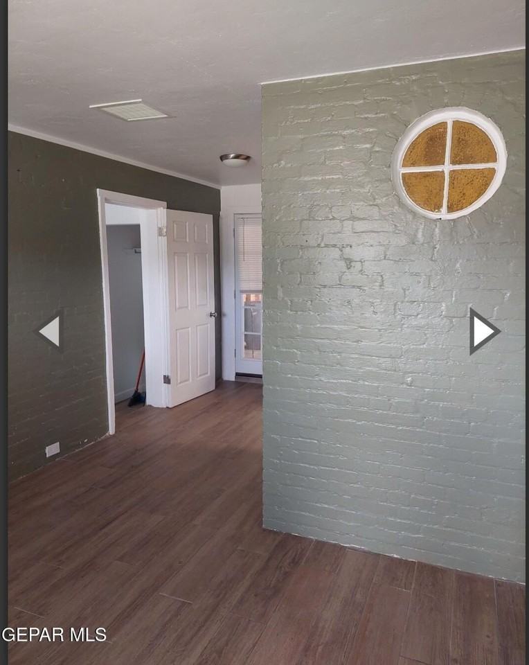 301 Rose Ln - Photo 3 of 21