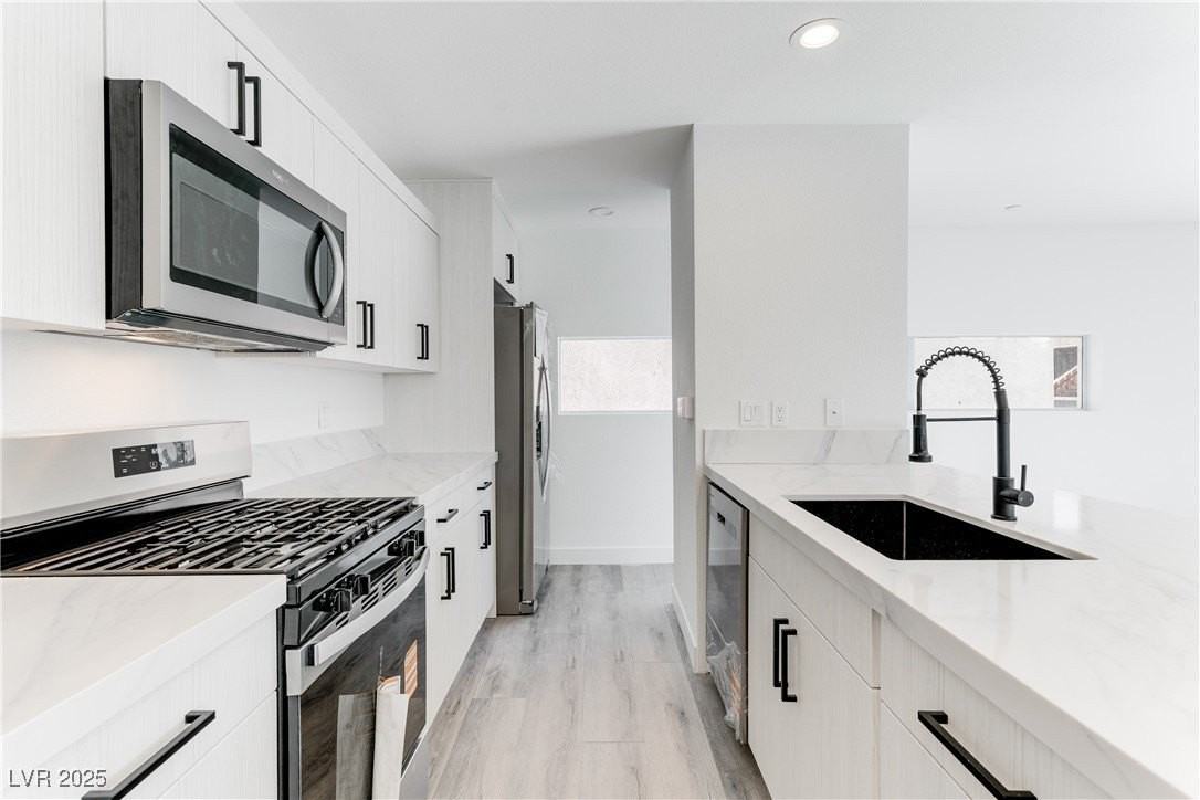 254 Tower St - Photo 3 of 36