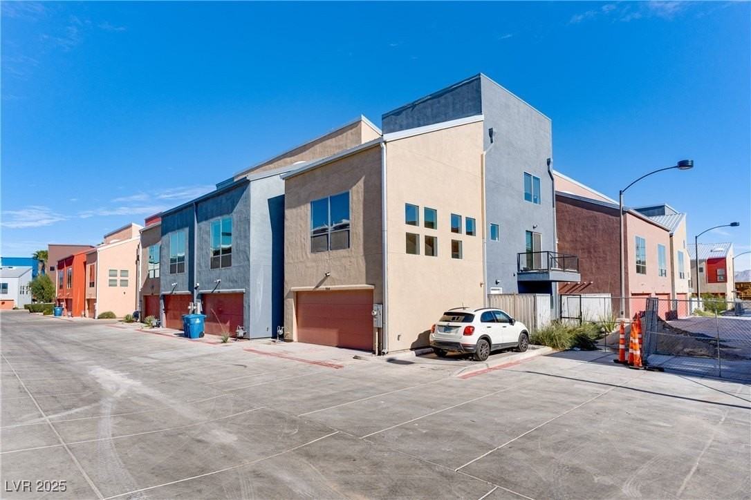 254 Tower St - Photo 5 of 36