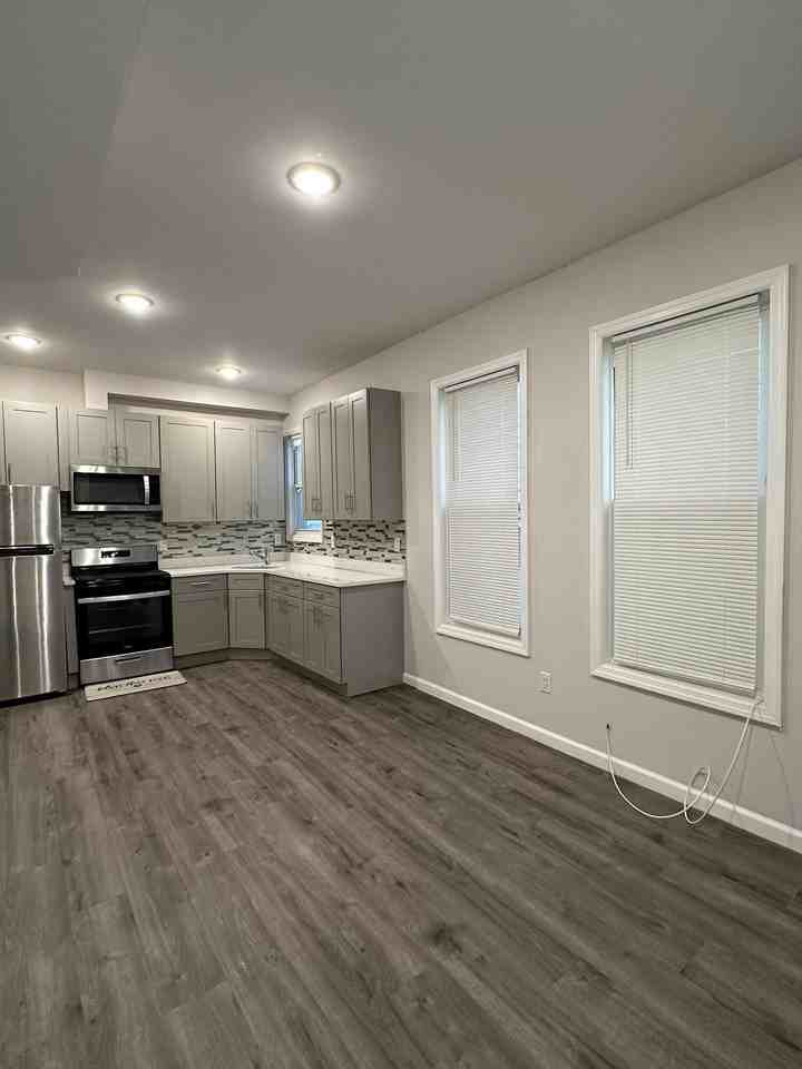 38 Clendenny Ave #1R - Photo 4 of 18