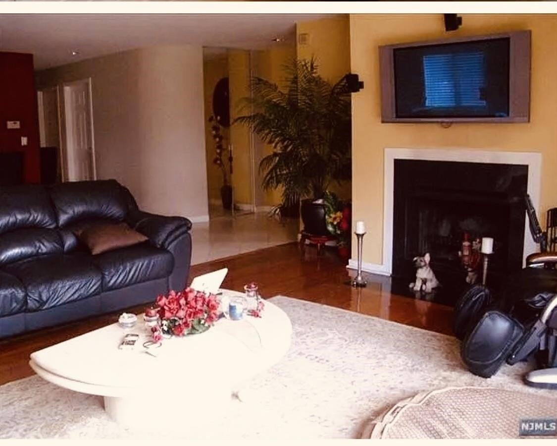 8C Cove Ln N - Photo 3 of 9