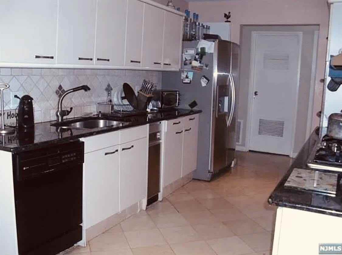 8C Cove Ln N - Photo 4 of 9