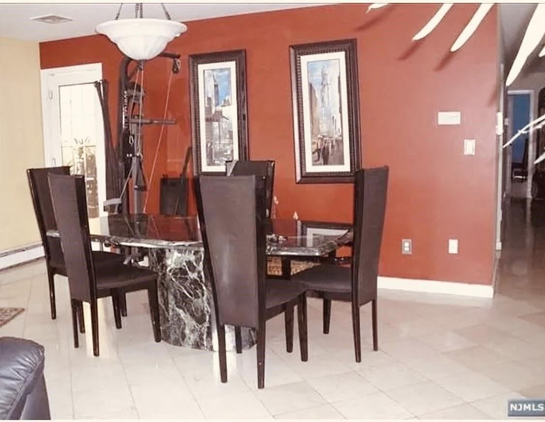 8C Cove Ln N - Photo 5 of 9