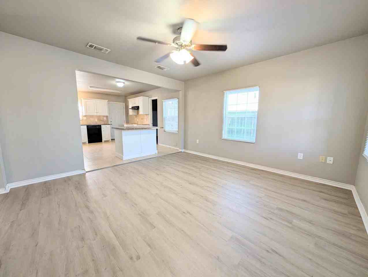 1506 Avenue U - Photo 4 of 10