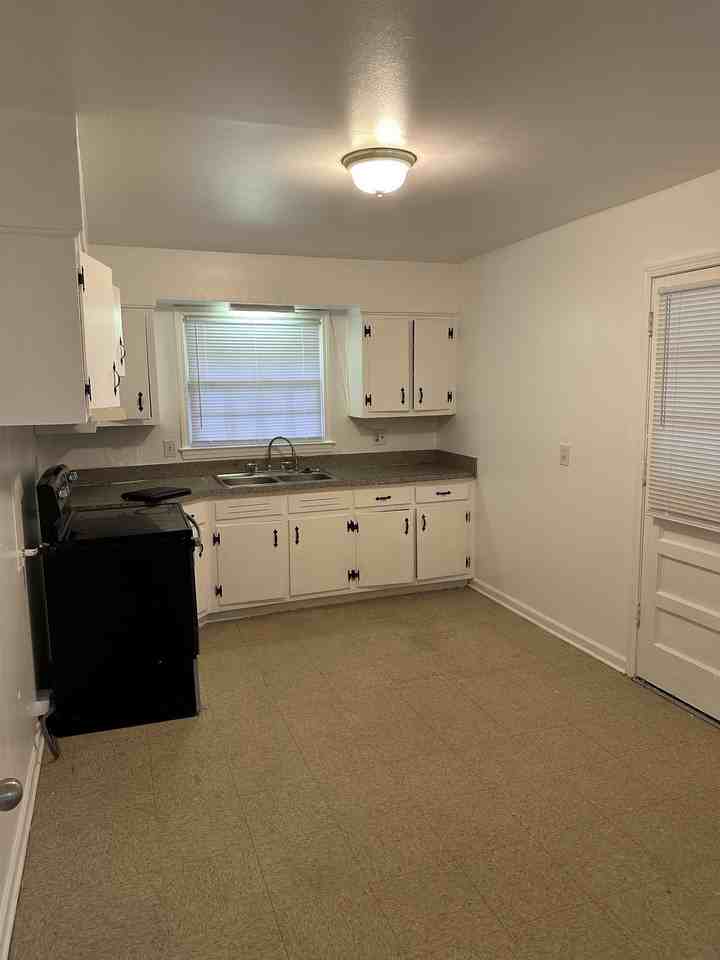 580 Parkdale Dr - Photo 3 of 7