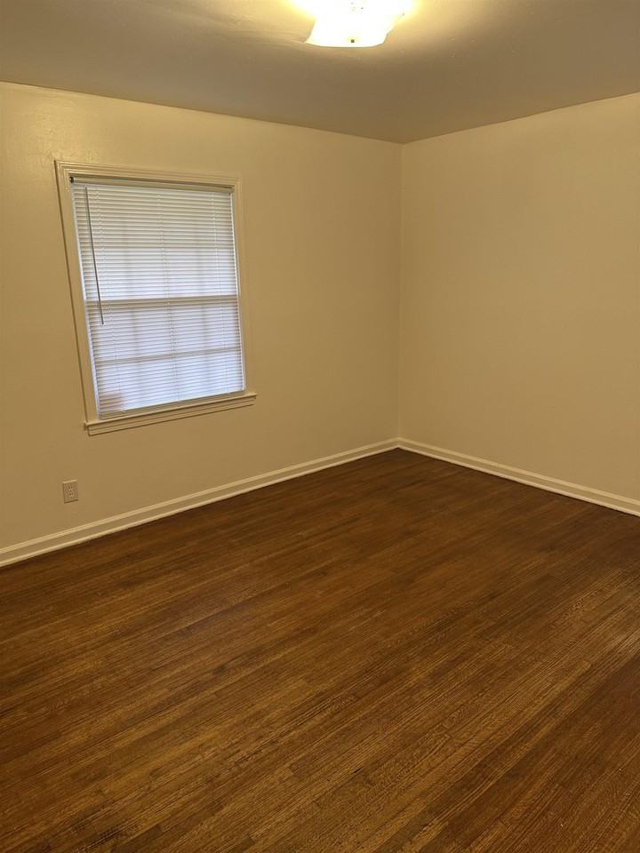 580 Parkdale Dr - Photo 5 of 7