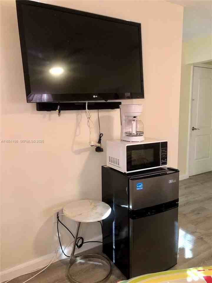 6890 Liberty Street - Photo 4 of 12