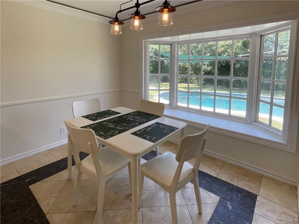 20329 Haynes St - Photo 5 of 8