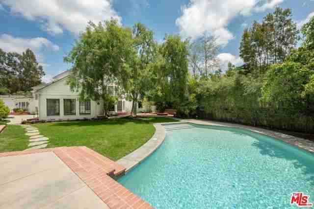 1115 N Beverly Dr - Photo 2 of 8