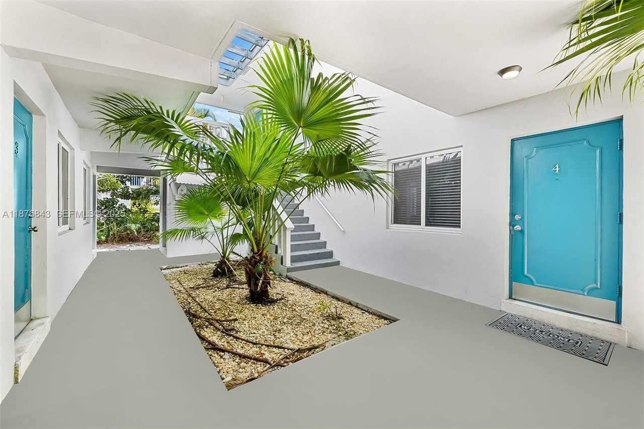 2616 Northeast 14th Avenue #2 - Photo 3 of 16